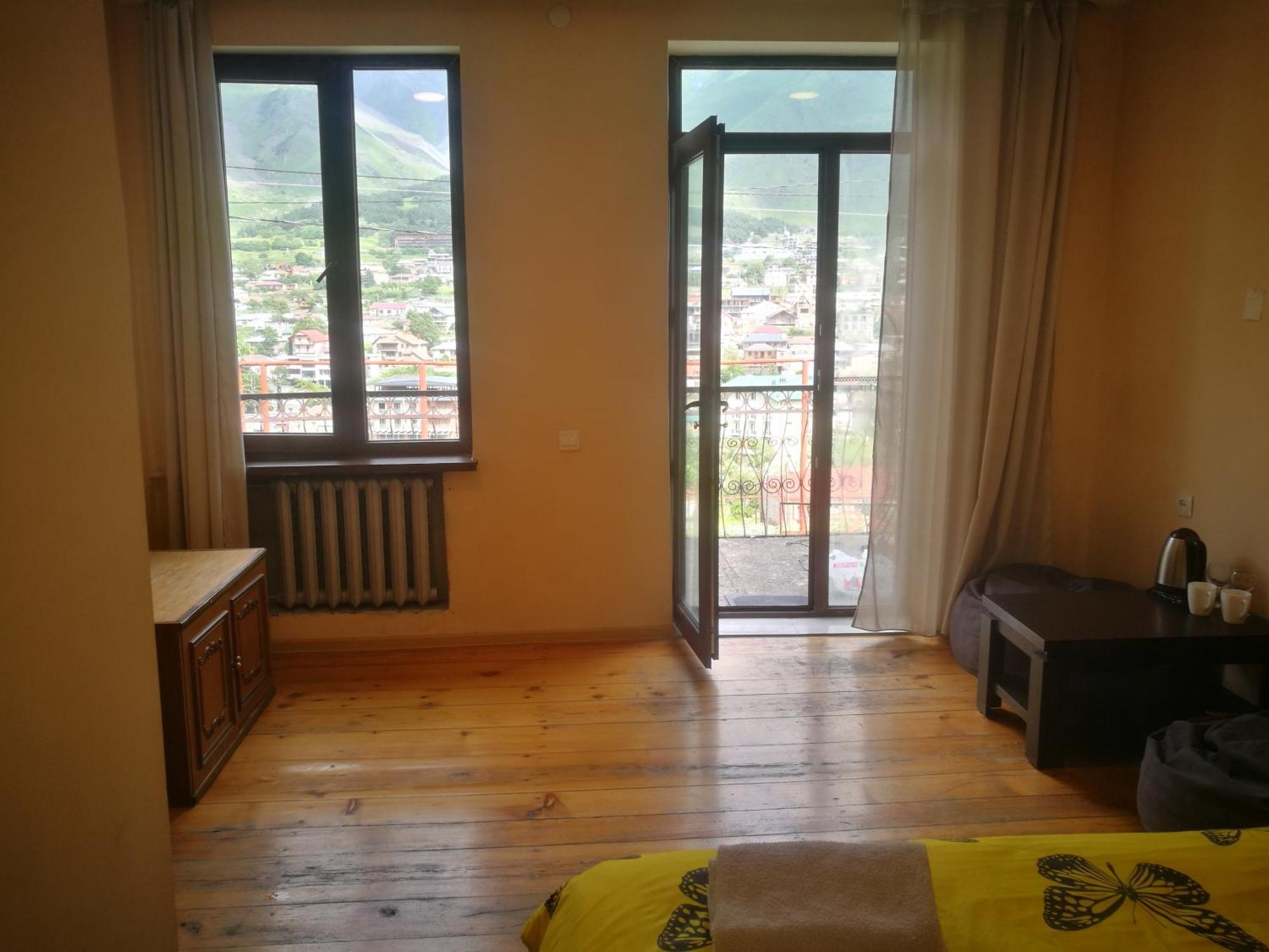 Belas Guesthouse Казбеги Екстериор снимка