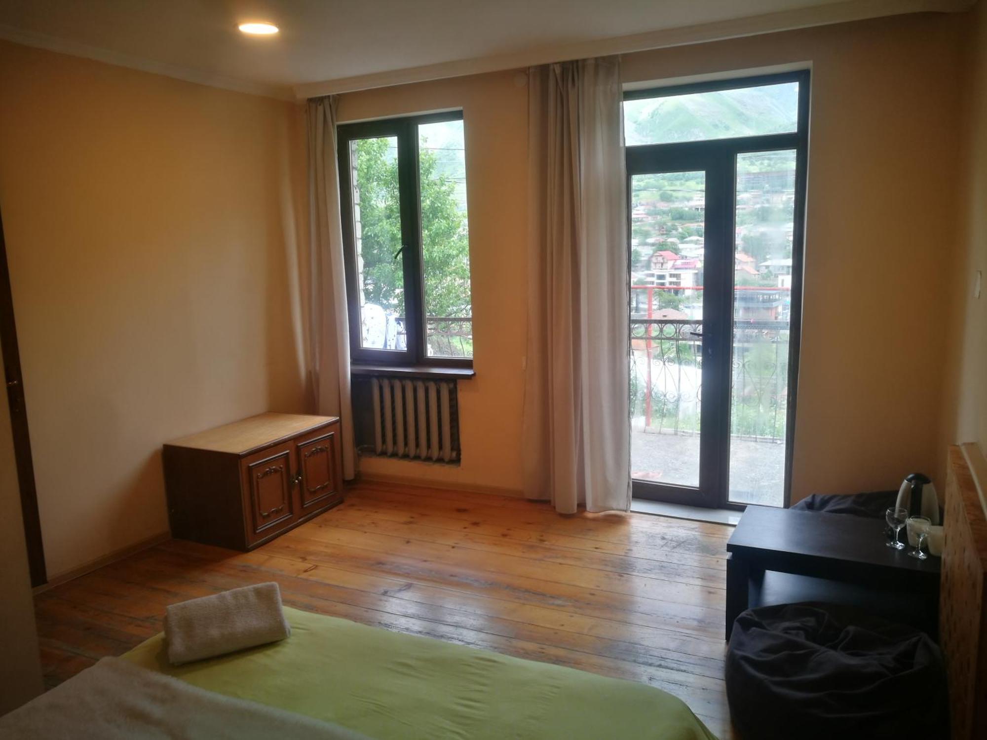 Belas Guesthouse Казбеги Екстериор снимка