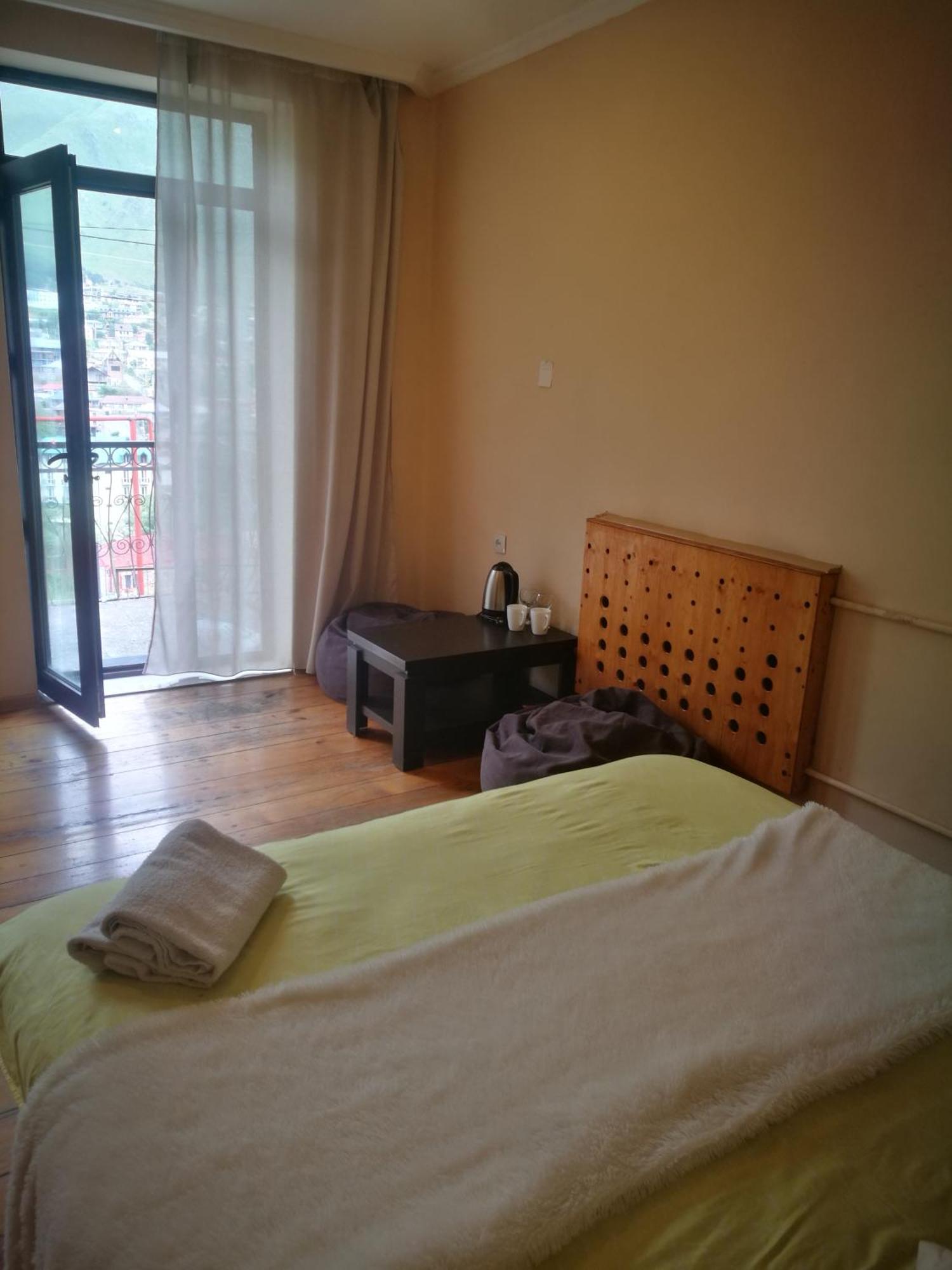 Belas Guesthouse Казбеги Екстериор снимка