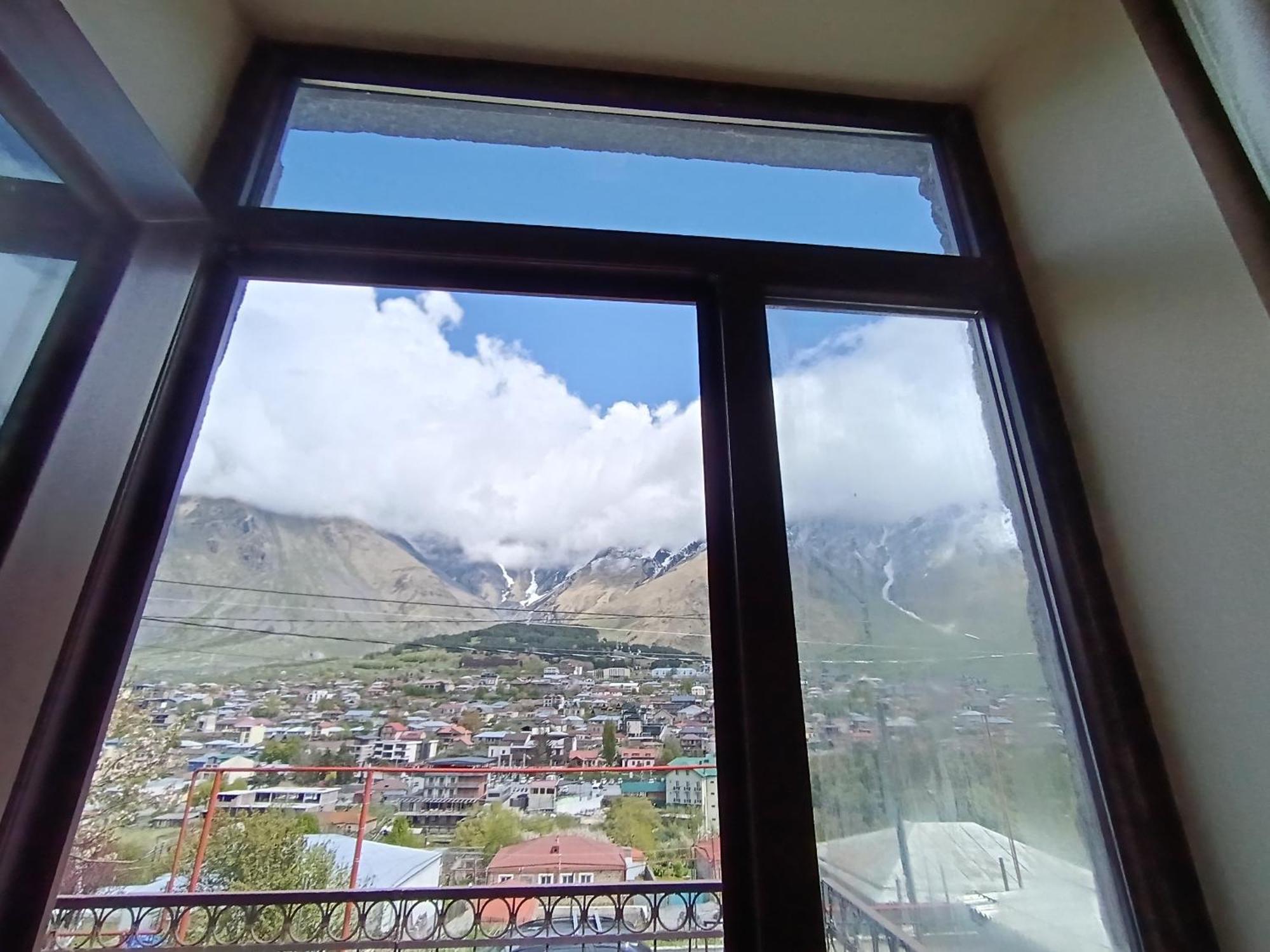 Belas Guesthouse Казбеги Екстериор снимка