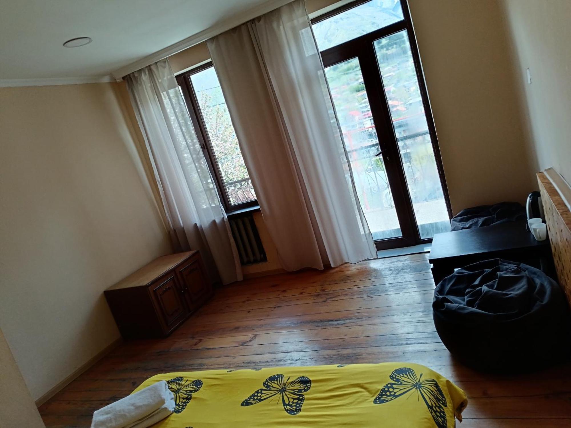 Belas Guesthouse Казбеги Екстериор снимка