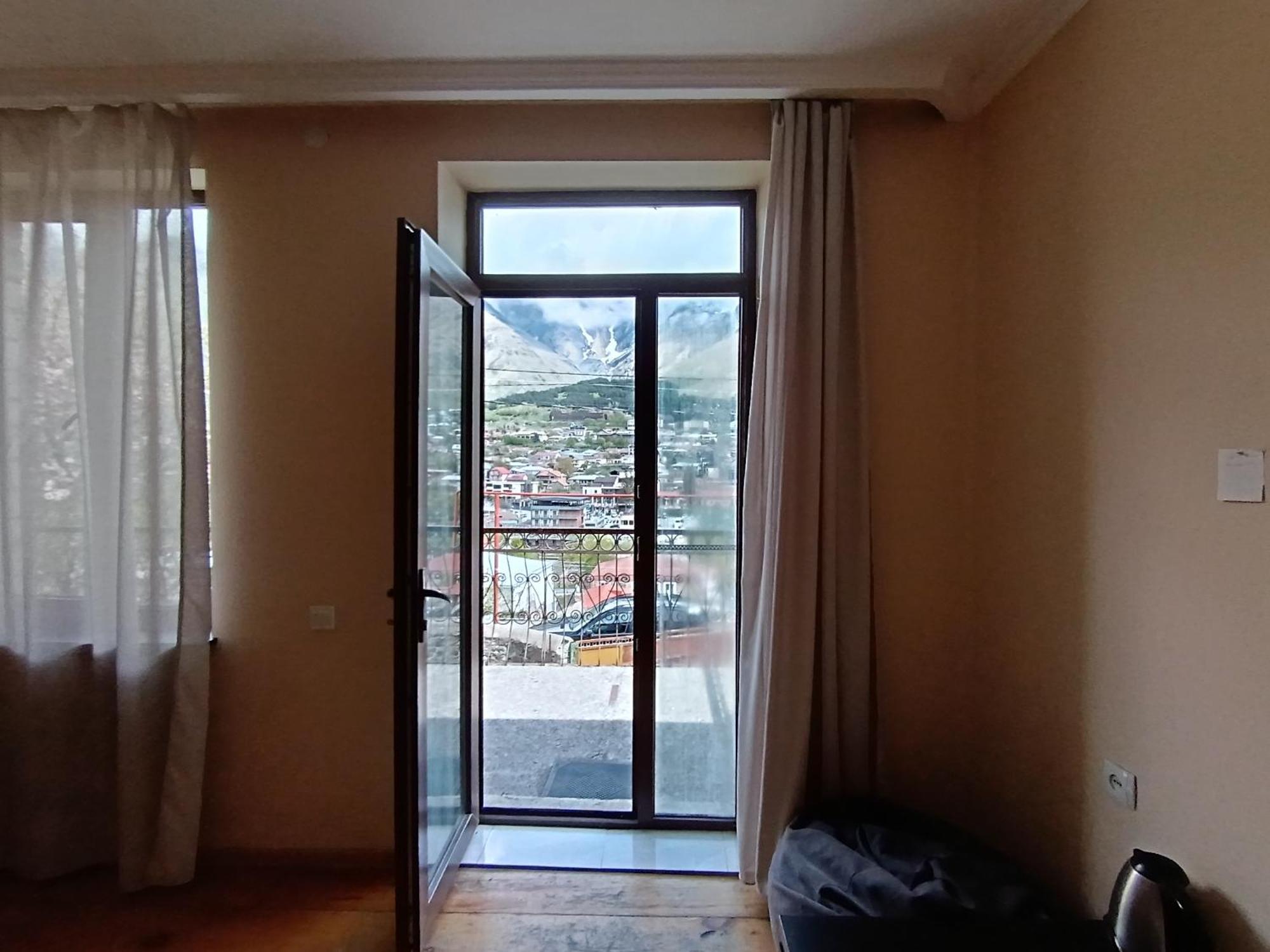 Belas Guesthouse Казбеги Екстериор снимка