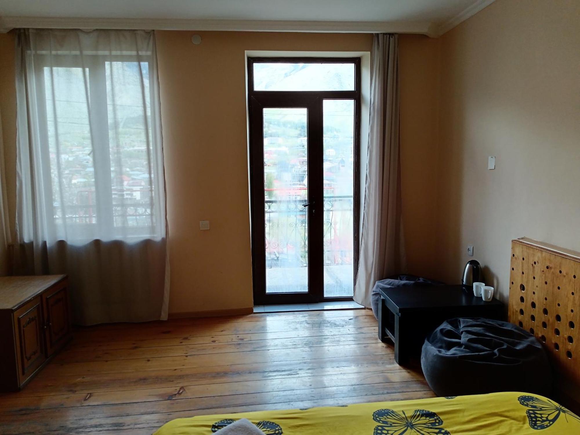Belas Guesthouse Казбеги Екстериор снимка