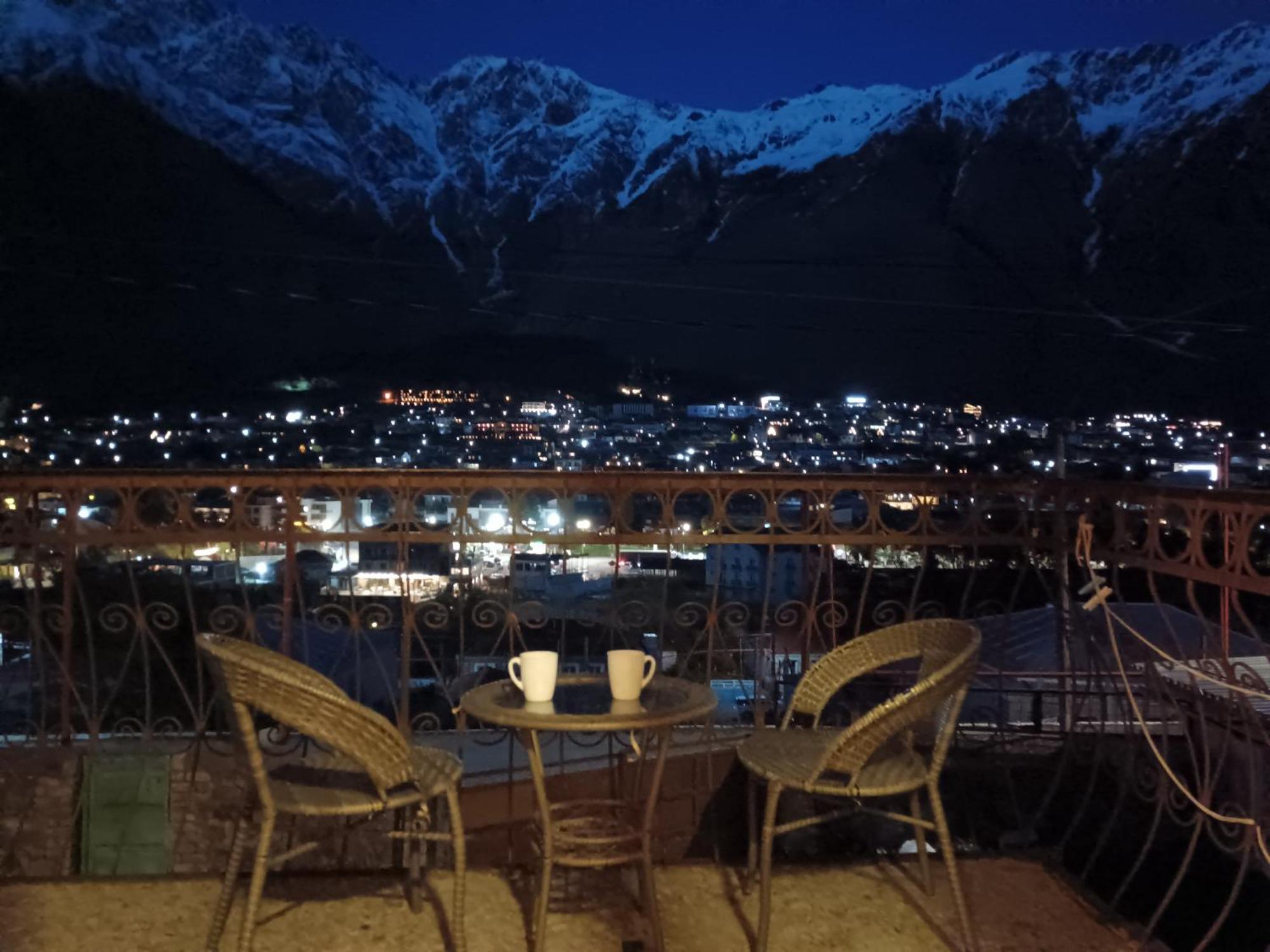 Belas Guesthouse Казбеги Екстериор снимка